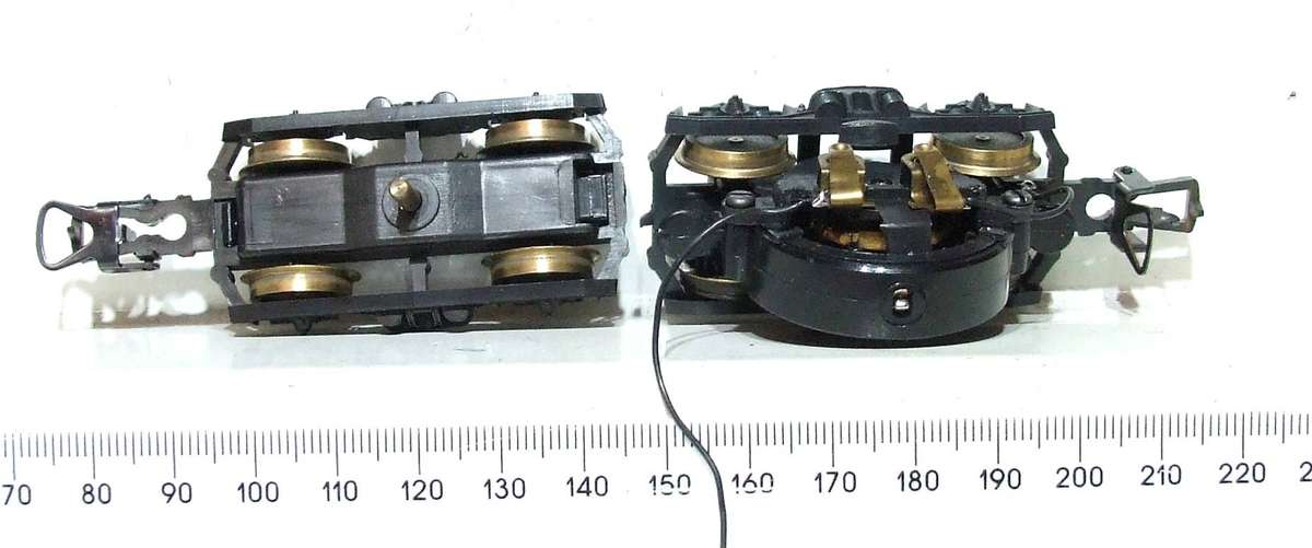 LIMA HO: SAR E5 Loco Power Bogies with Low Gearing Configuration in Good Condition for Parts.(Italy)