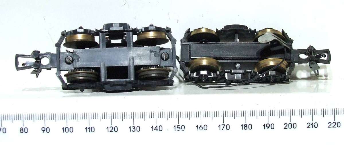 LIMA HO: SAR E5 Loco Power Bogies with Low Gearing Configuration in Good Condition for Parts.(Italy)