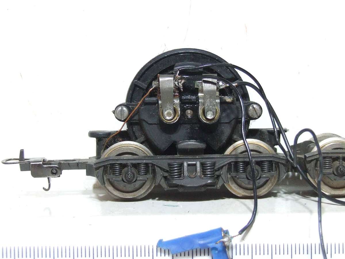 LIMA HO: SAR E5 Loco Power Bogies with Directional Lights in Good Condition for Parts.(Italy)