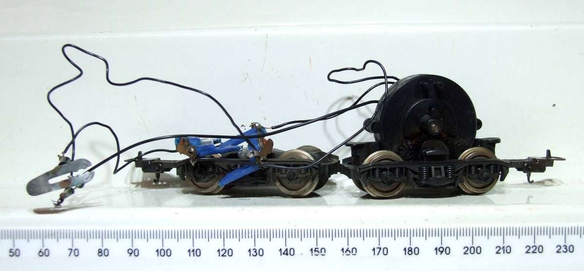 LIMA HO: SAR E5 Loco Power Bogies with Directional Lights in Good Condition for Parts.(Italy)