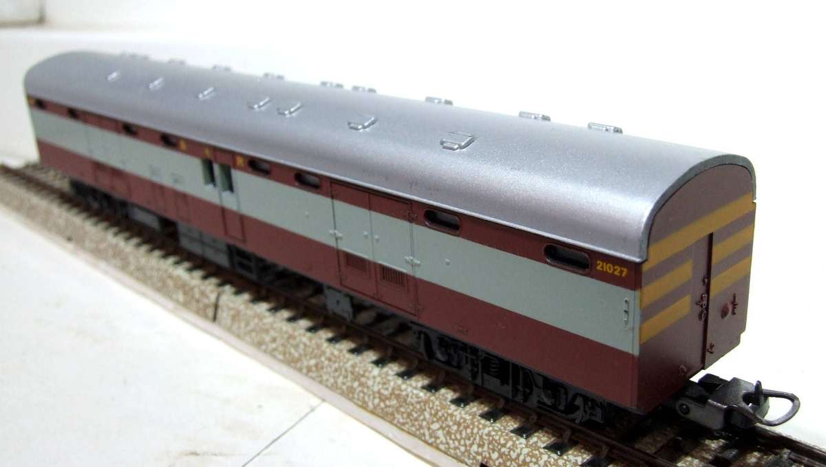 LIMA HO: SAR "Trans Karoo" Baggage Car in Good, Used and Un-boxed condition(Italy)