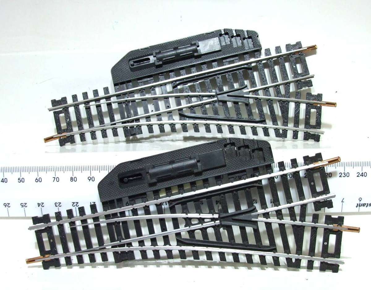 LIMA HO/OO: Steel Manual 2pc RH Points in Good Used and Un-Boxed Condition.(Italy)