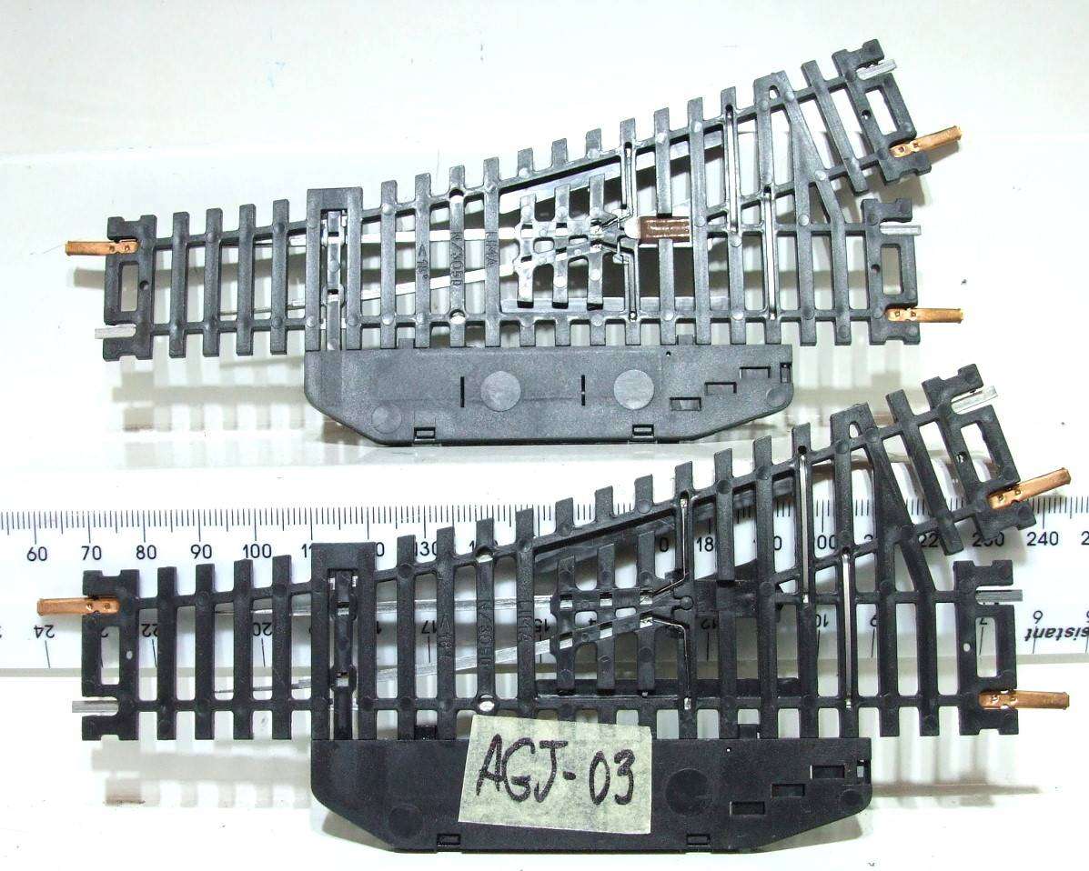 LIMA HO/OO: Steel Manual 2pc RH Points in Good Used and Un-Boxed Condition.(Italy)