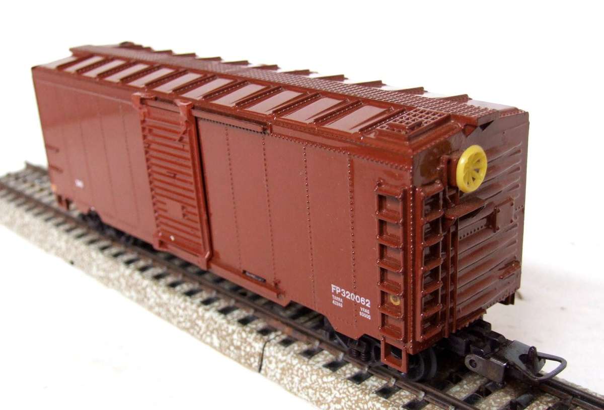 LIFE-LIKE HO: SAR FP Box Car with Sliding Doors in Good Boxed, Used condition (HKong)