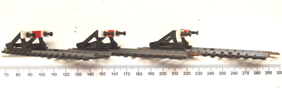 LIMA HO: 3x Vintage Plastic Buffer Stops in Good Un-Boxed condition(England)