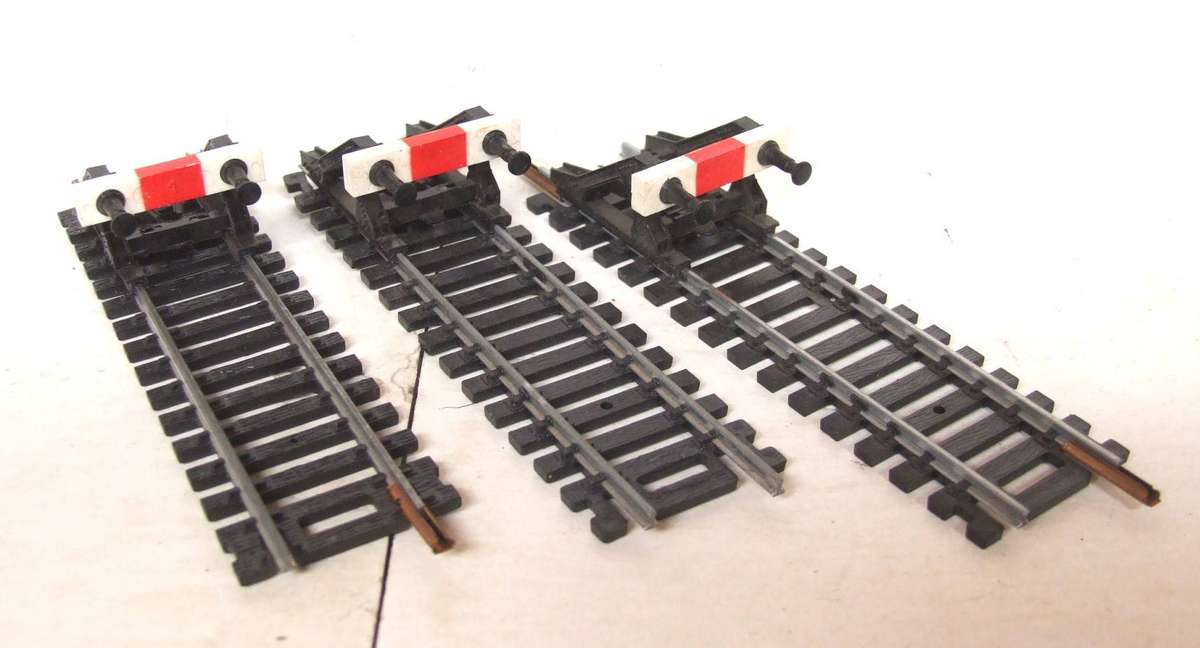 LIMA HO: 3x Vintage Plastic Buffer Stops in Good Un-Boxed condition(England)