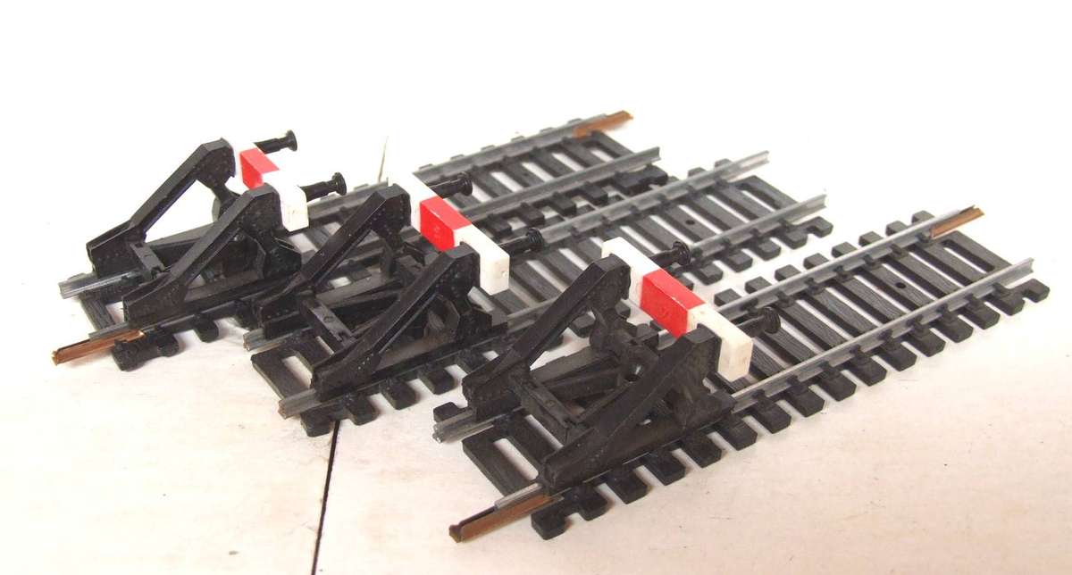 LIMA HO: 3x Vintage Plastic Buffer Stops in Good Un-Boxed condition(England)