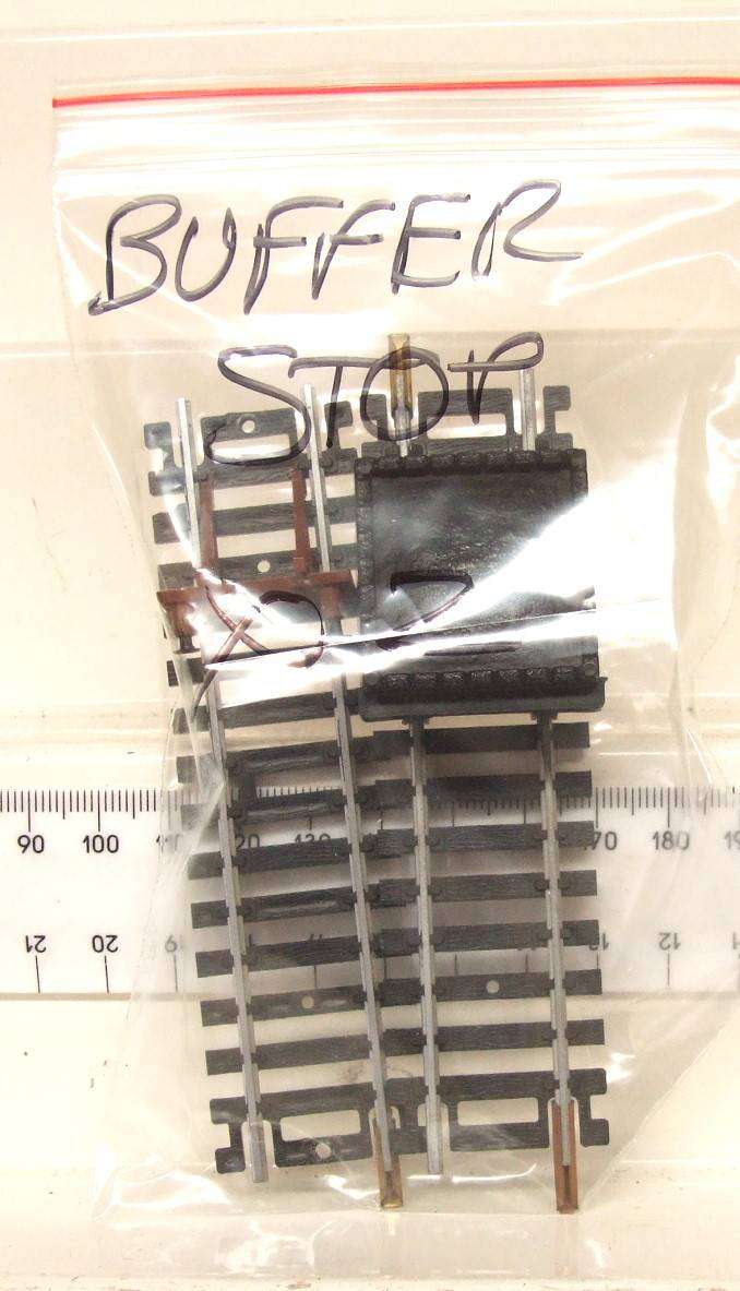 LIMA HO: 2x Vintage Plastic Buffer Stops in Good Un-Boxed condition(England)