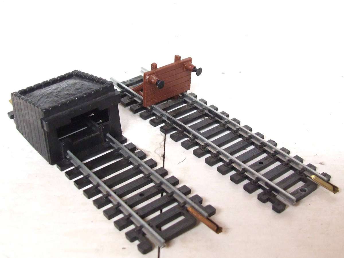 LIMA HO: 2x Vintage Plastic Buffer Stops in Good Un-Boxed condition(England)