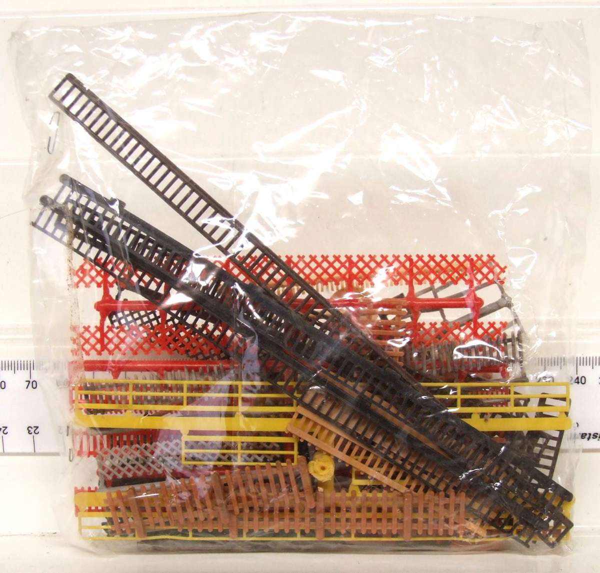 SCENERY HO:  On Auction are these Plastic Fence lot of different Types in Good Condition.