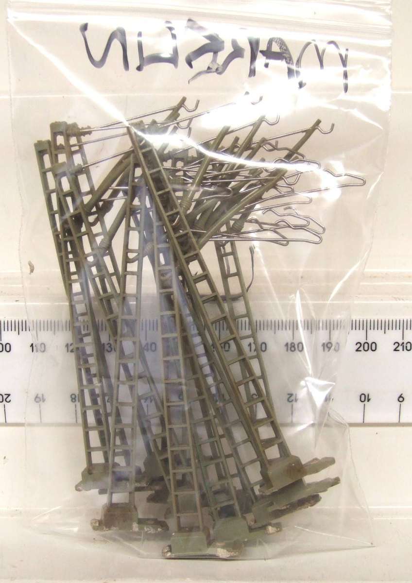MARKLIN HO:  On Auction are these 13pc Overhead Centenary Masts in Good Used Condition.(GR)