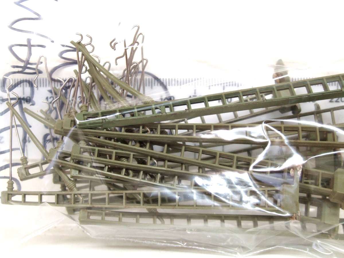 MARKLIN HO:  On Auction are these 13pc Overhead Centenary Masts in Good Used Condition.(GR)