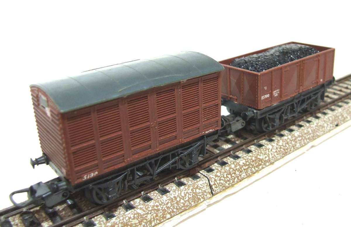 LIMA HO:  2x Vintage LIMA Junior Freight Cars in Fair,used and Un-Boxed condition (Italy)