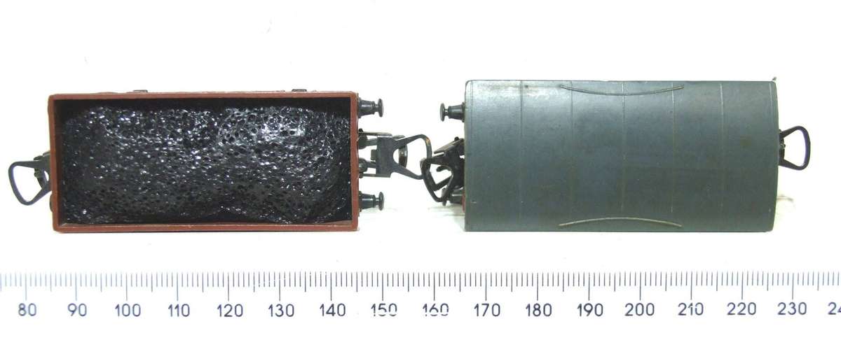 LIMA HO:  2x Vintage LIMA Junior Freight Cars in Fair,used and Un-Boxed condition (Italy)