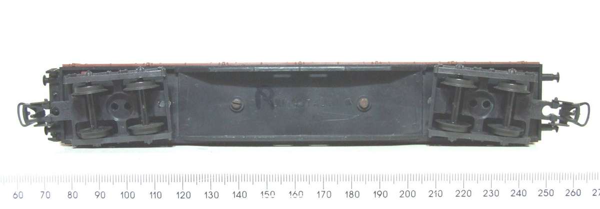 LIMA HO: Long Lowsided Freight Wagon with Pipe Load in Fair Un-boxed, Used condition (Italy)