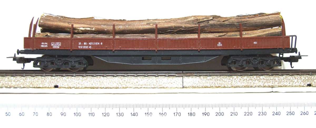 LIMA HO: Long Log Wagon with Log Load in Fair Un-boxed, Used condition (Italy)