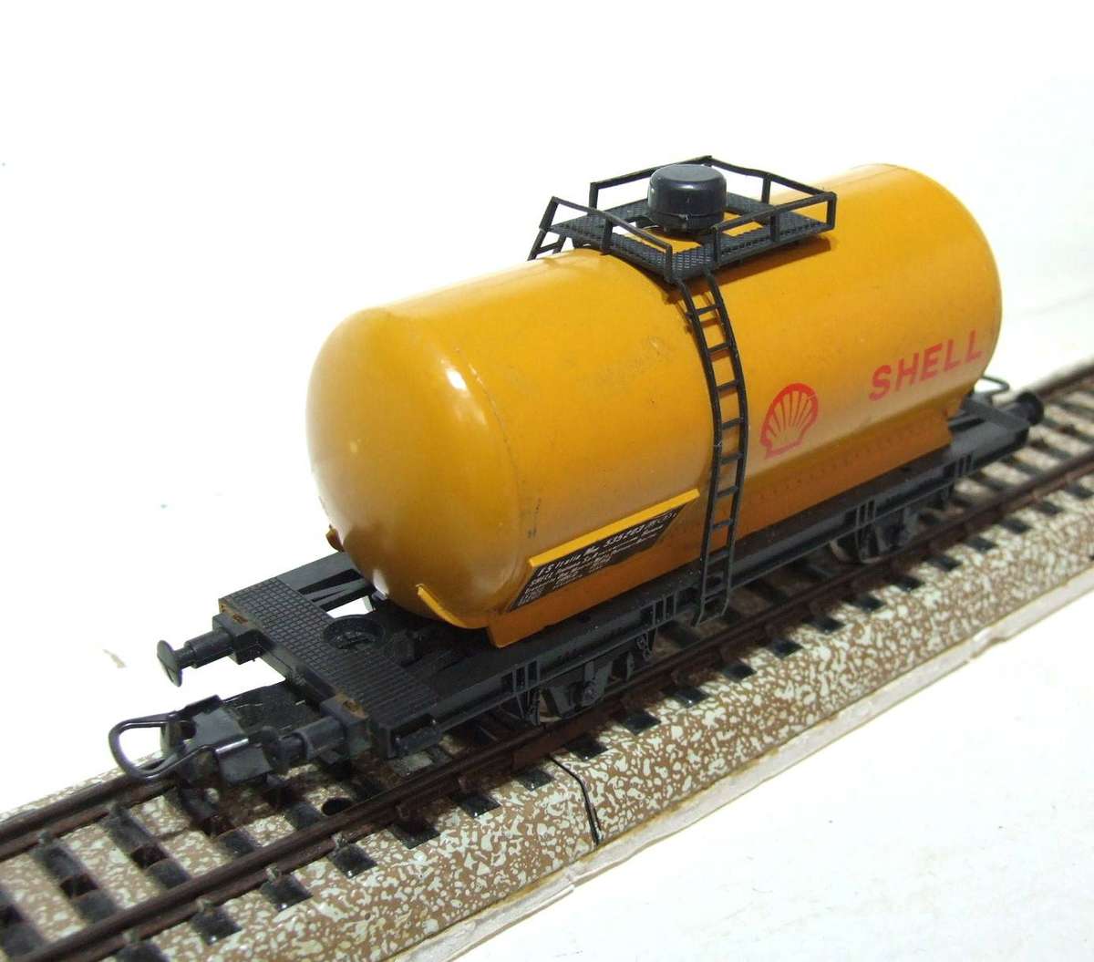 LIMA HO: Vintage SHELL Tanker Wagon in Fair  Un-Boxed Condition (Italy)