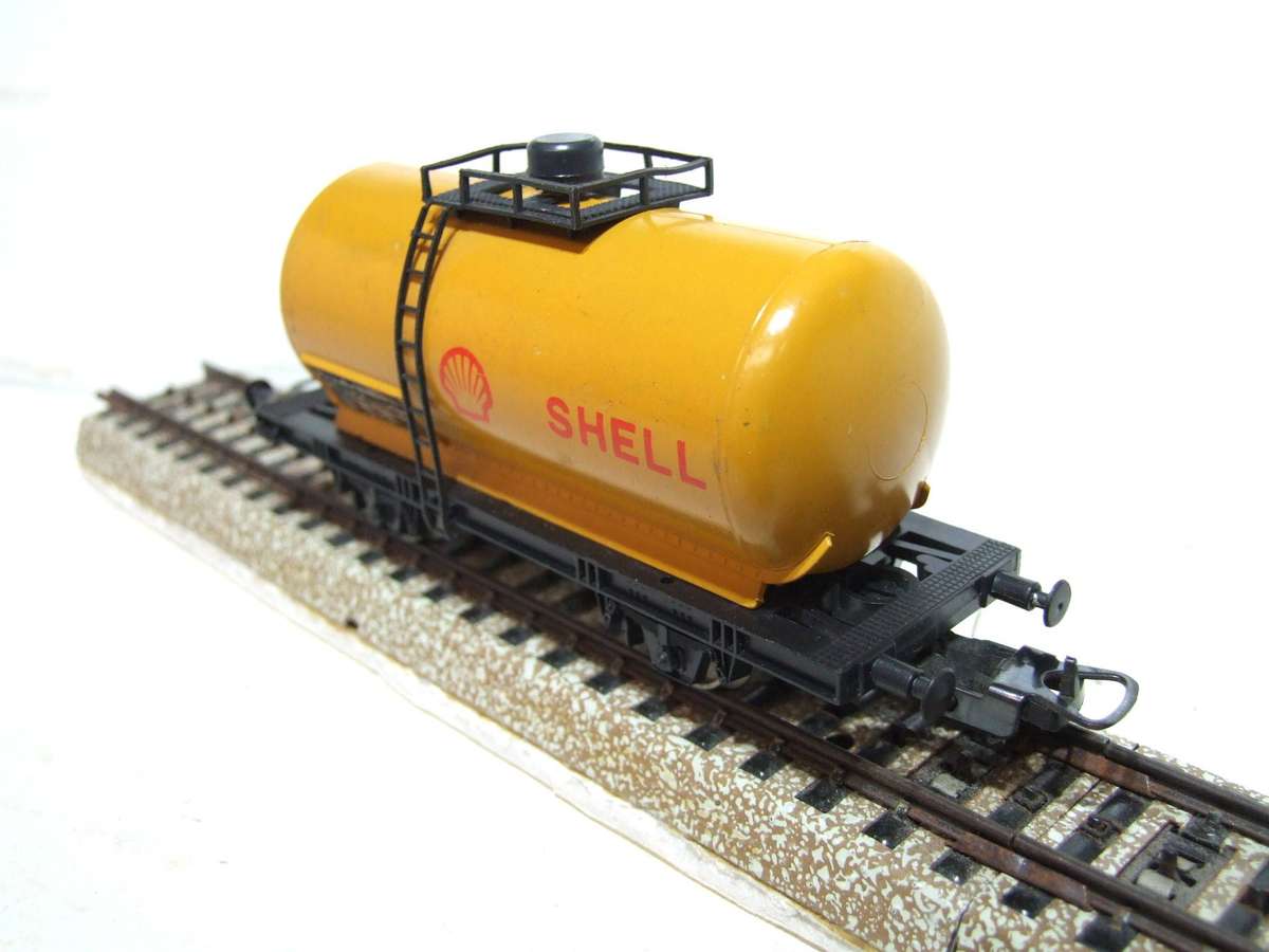 LIMA HO: Vintage SHELL Tanker Wagon in Fair  Un-Boxed Condition (Italy)