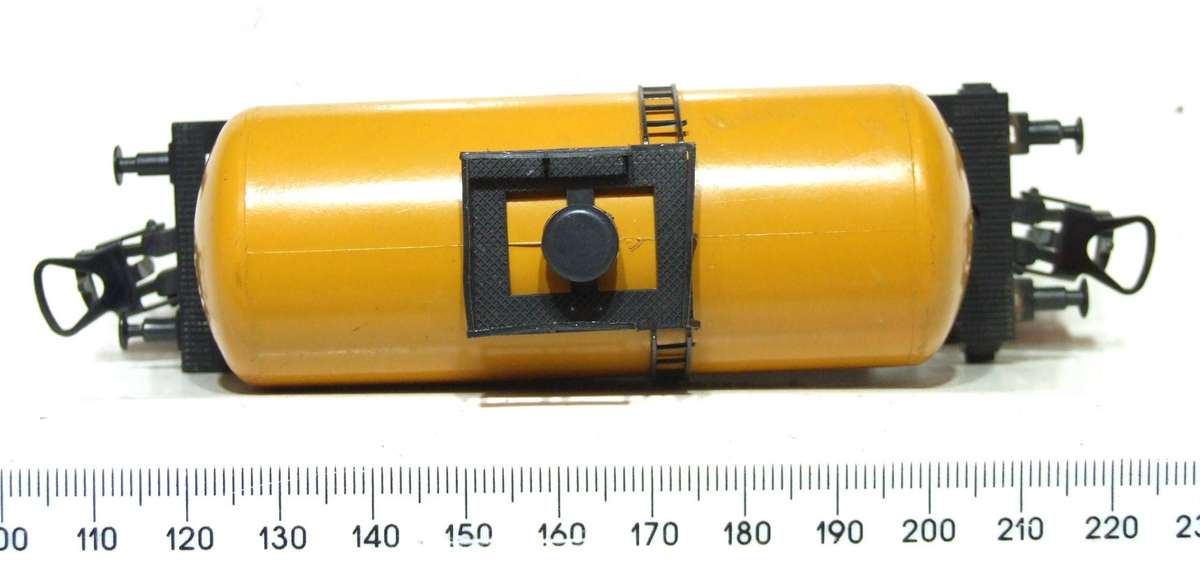 LIMA HO: Vintage SHELL Tanker Wagon in Fair  Un-Boxed Condition (Italy)