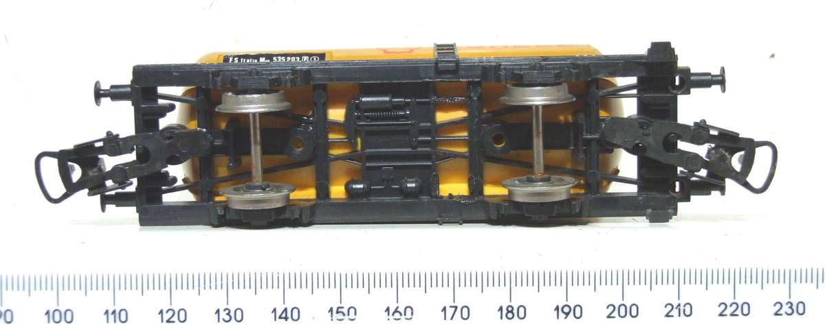 LIMA HO: Vintage SHELL Tanker Wagon in Fair  Un-Boxed Condition (Italy)