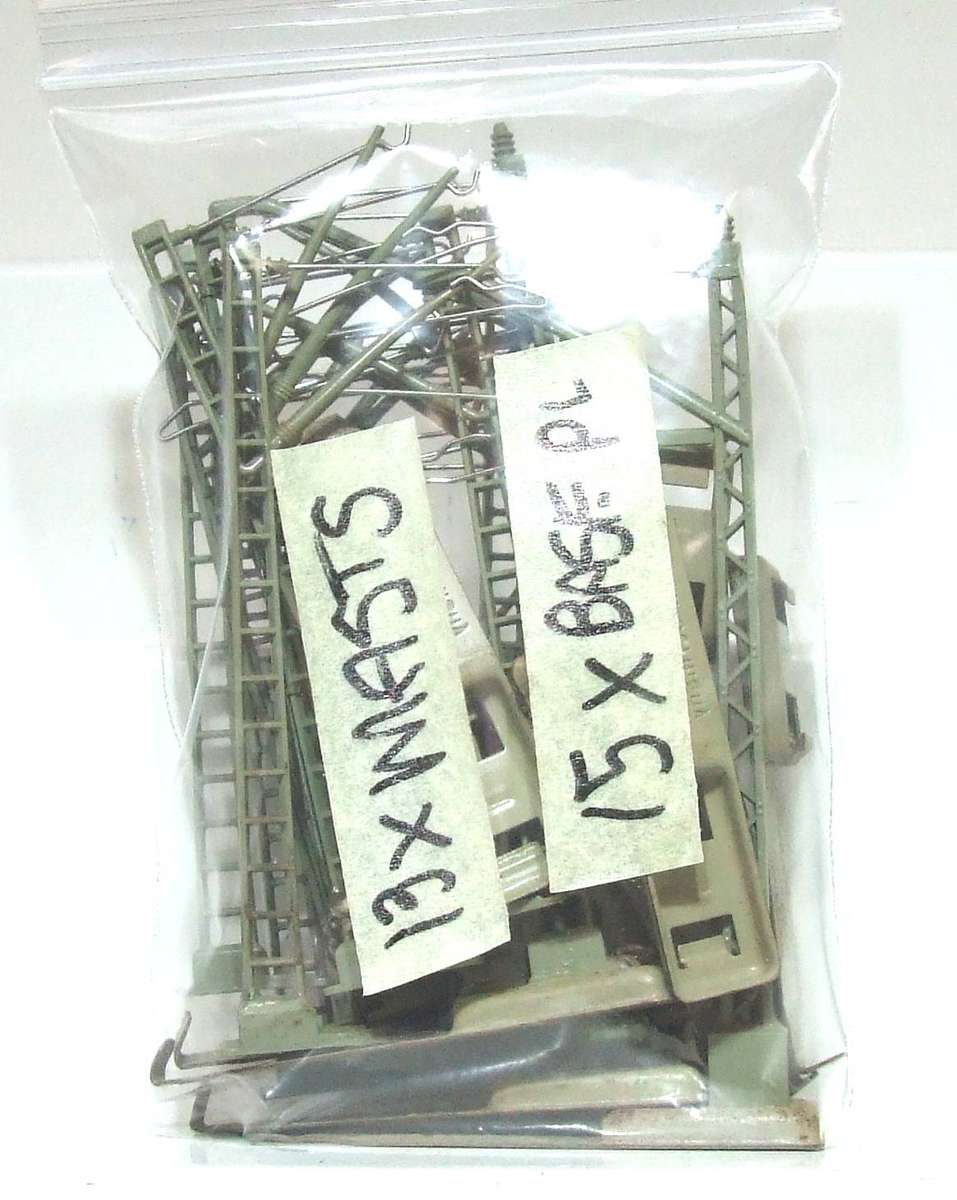 MARKLIN HO: 28pc Vintage M-Track Railway Canatery Masts in Fair Condition (GR)