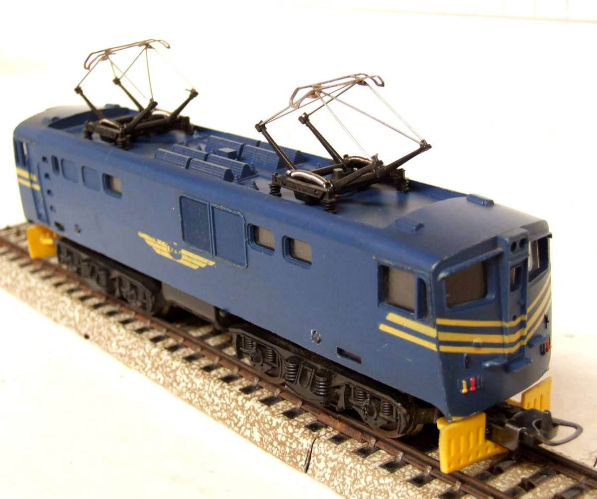 LIMA HO:  SAR ` Blue Train` E6 (Life-Like body) Locomotive in Fair condition.(Italy)