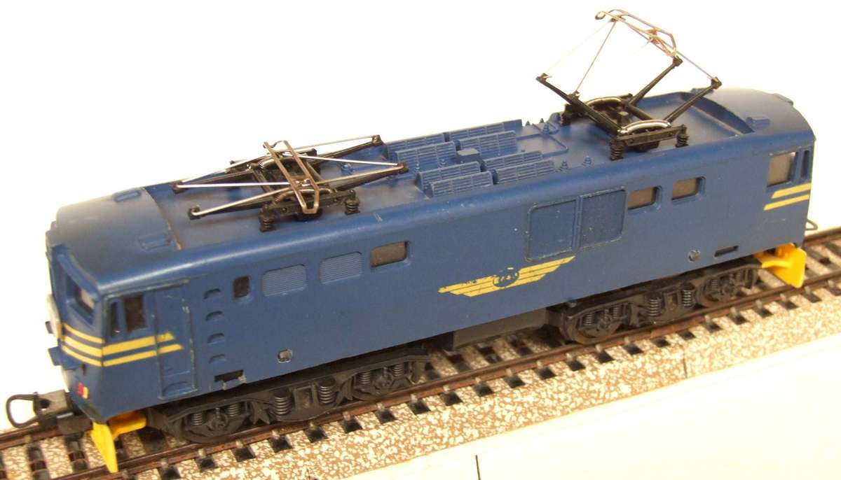 LIMA HO:  SAR ` Blue Train` E6 (Life-Like body) Locomotive in Fair condition.(Italy)