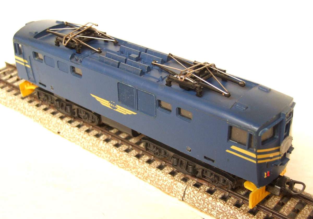 LIMA HO:  SAR ` Blue Train` E6 (Life-Like body) Locomotive in Fair condition.(Italy)