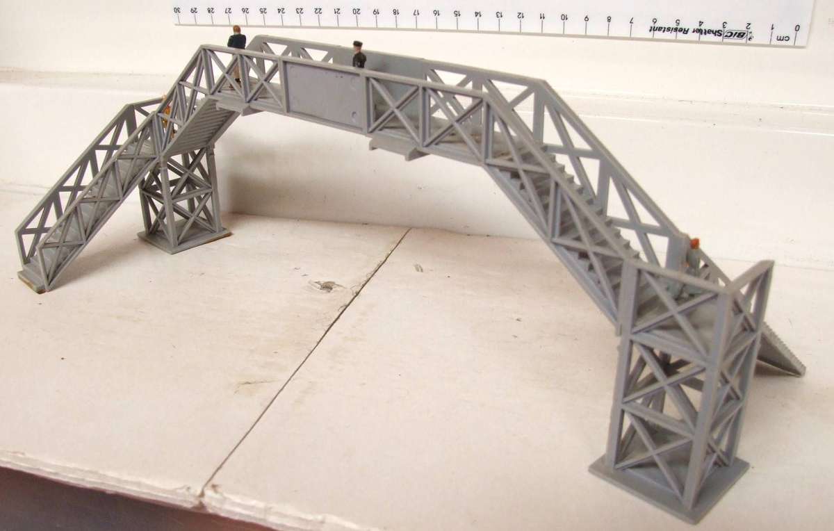 SCENERY HO:  On Auction is this Plastic Double Track Pedestrian Crossing in Fair Used Condition.