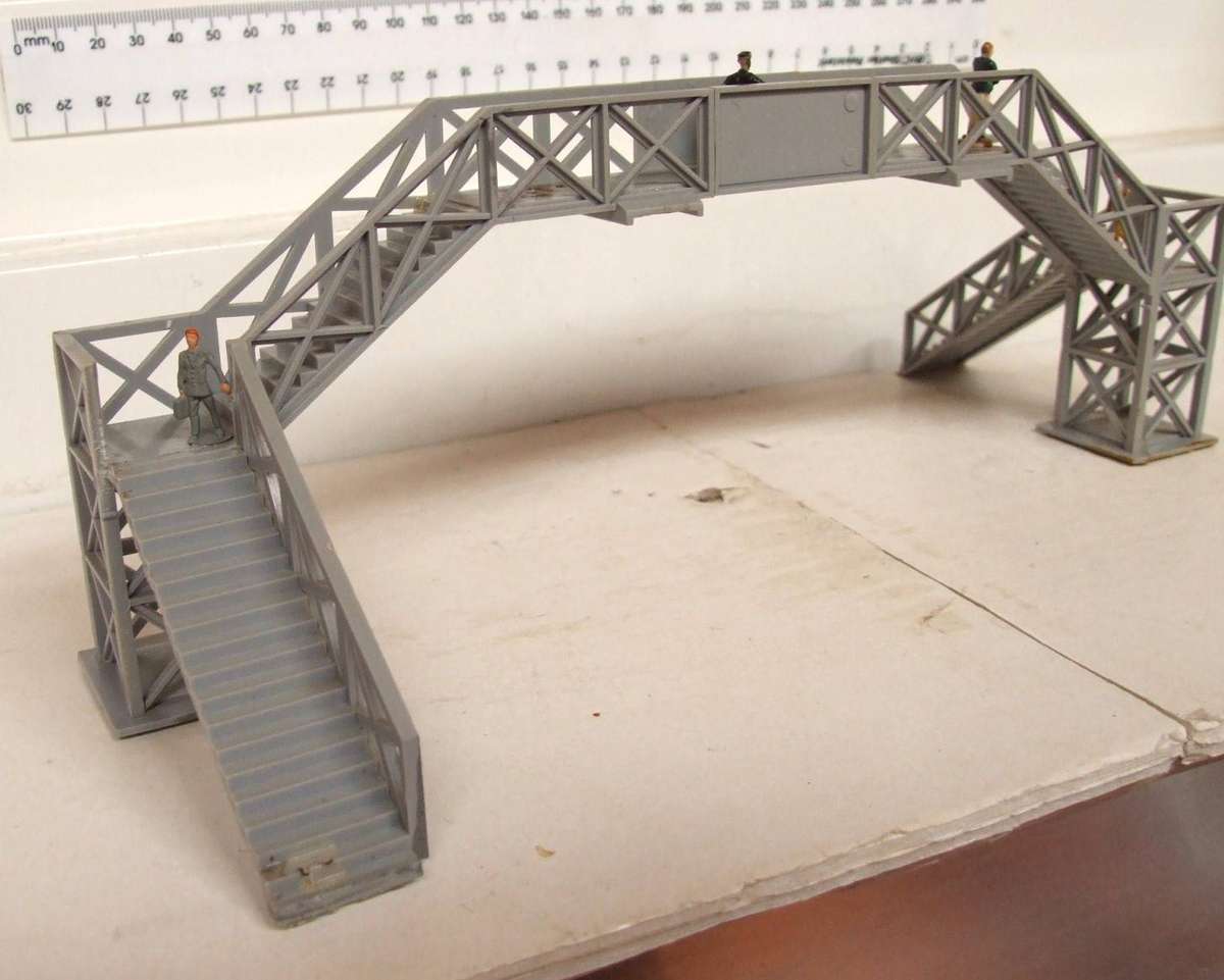 SCENERY HO:  On Auction is this Plastic Double Track Pedestrian Crossing in Fair Used Condition.
