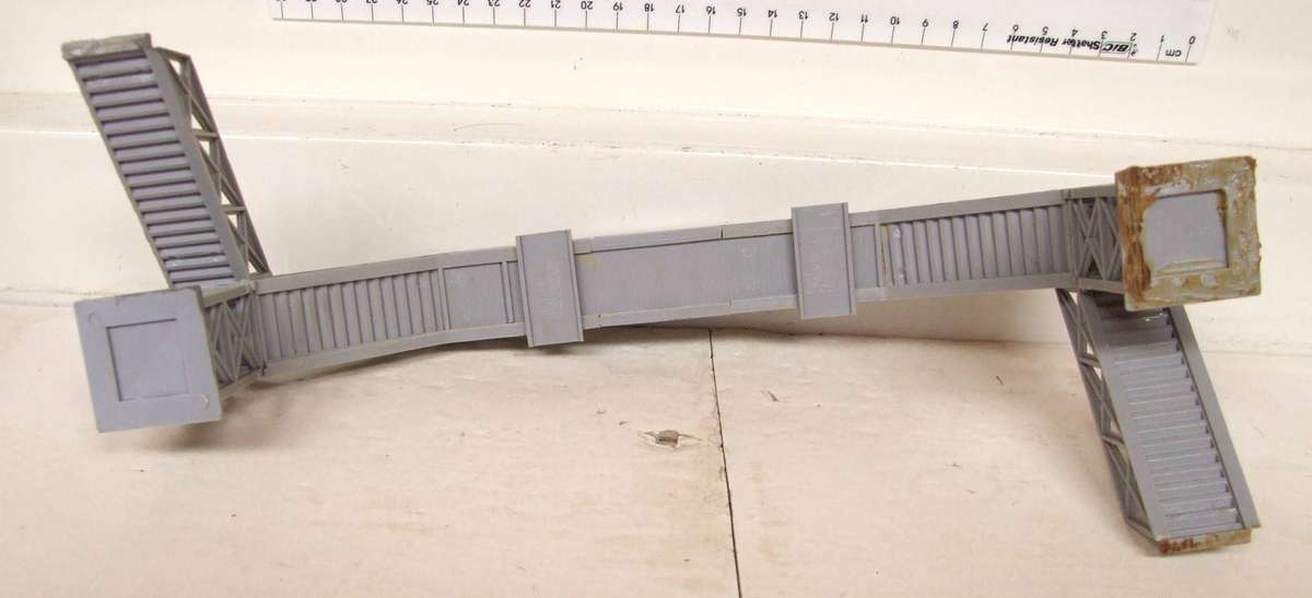 SCENERY HO:  On Auction is this Plastic Double Track Pedestrian Crossing in Fair Used Condition.