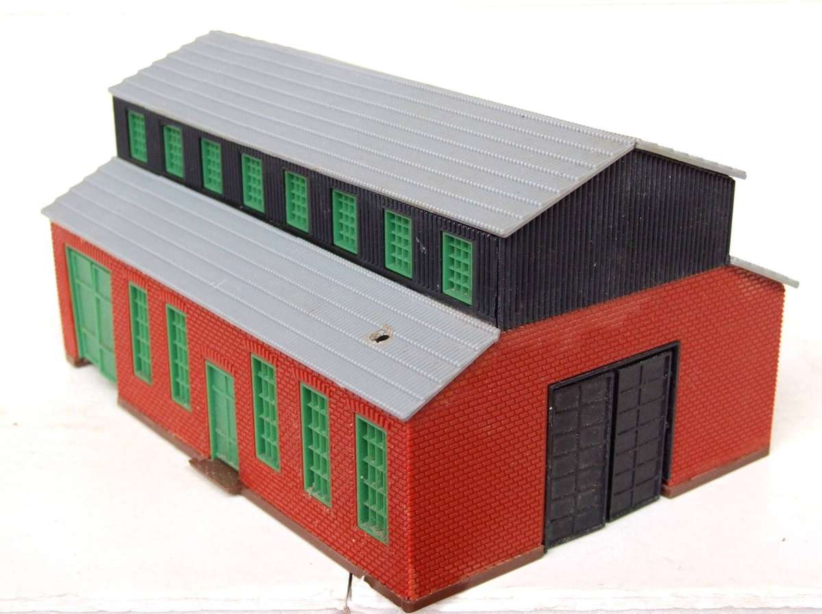 HELJAN HO:  On Auction is this Plastic Locomotive Shed in Fair Used Condition.