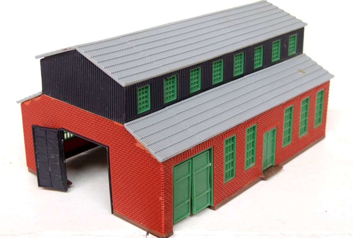 HELJAN HO:  On Auction is this Plastic Locomotive Shed in Fair Used Condition.