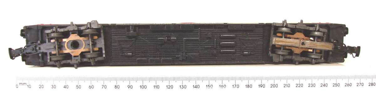 MARKLIN HO: Vintage `DB` 1st Class Passenger Coach in Fair un-boxed condition (Germany)