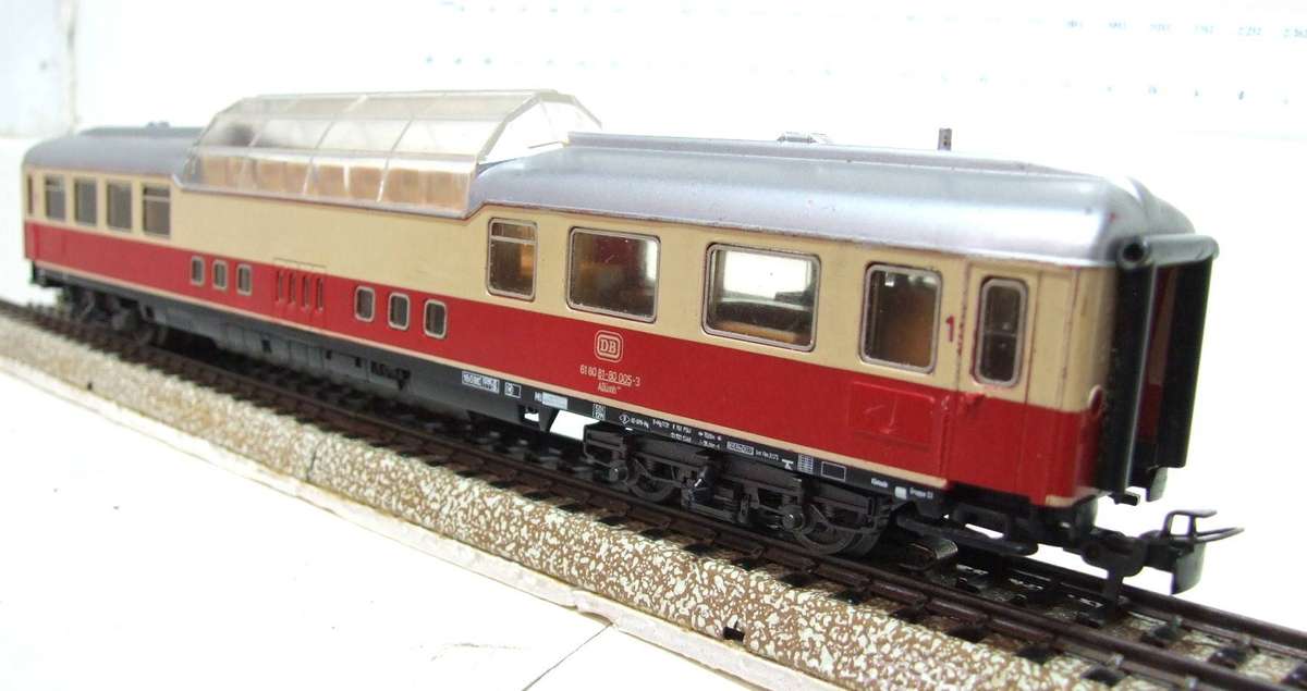 MARKLIN HO: Vintage `DB` 1st Class Observation Passenger Coach in Fair un-boxed condition (Germany)