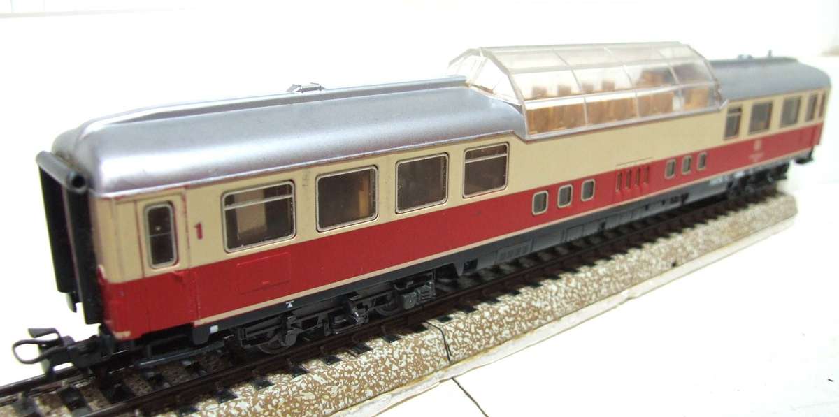 MARKLIN HO: Vintage `DB` 1st Class Observation Passenger Coach in Fair un-boxed condition (Germany)