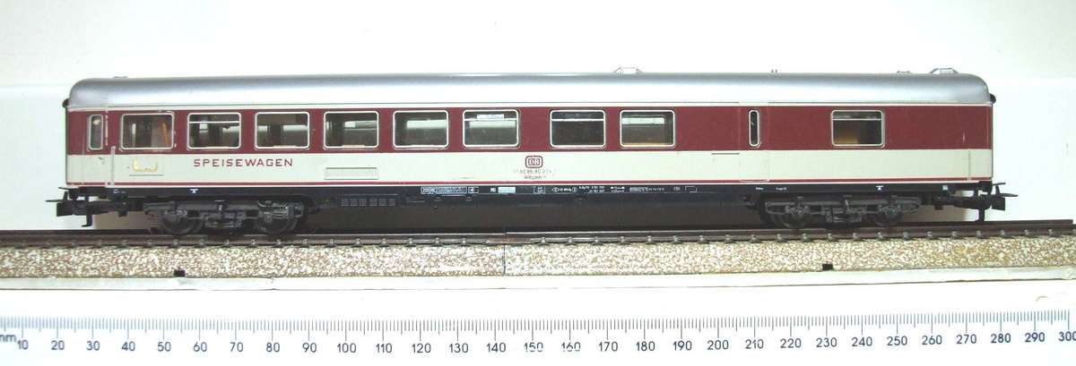 MARKLIN HO: Vintage `DB` 1st Class Speisewagen in Fair un-boxed condition (Germany)