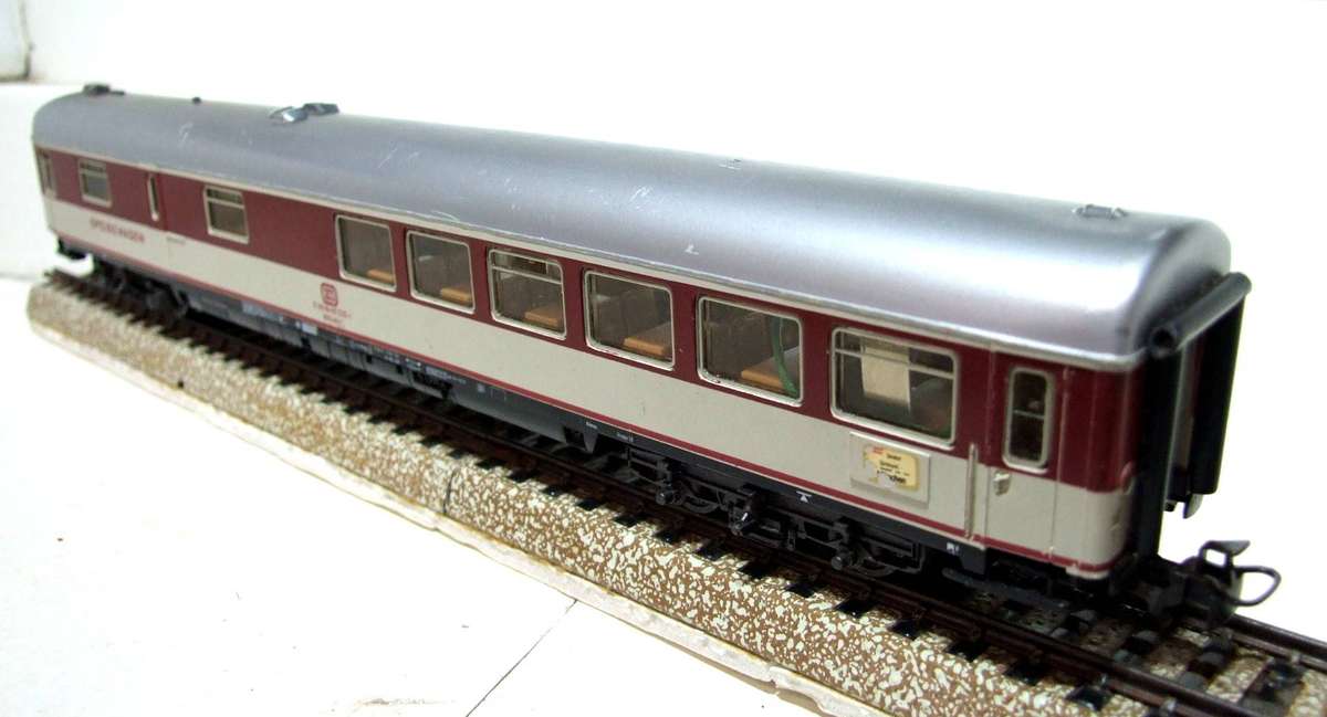 MARKLIN HO: Vintage `DB` 1st Class Speisewagen in Fair un-boxed condition (Germany)