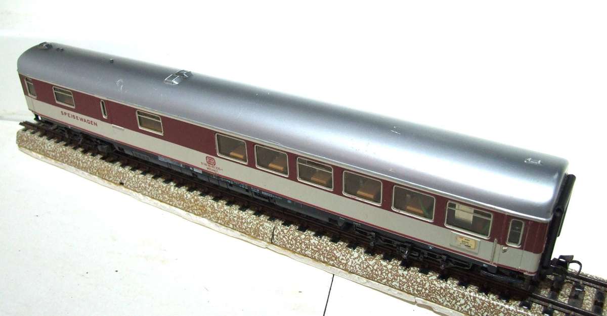 MARKLIN HO: Vintage `DB` 1st Class Speisewagen in Fair un-boxed condition (Germany)