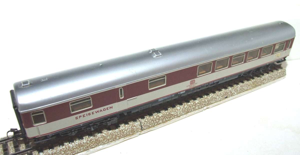 MARKLIN HO: Vintage `DB` 1st Class Speisewagen in Fair un-boxed condition (Germany)