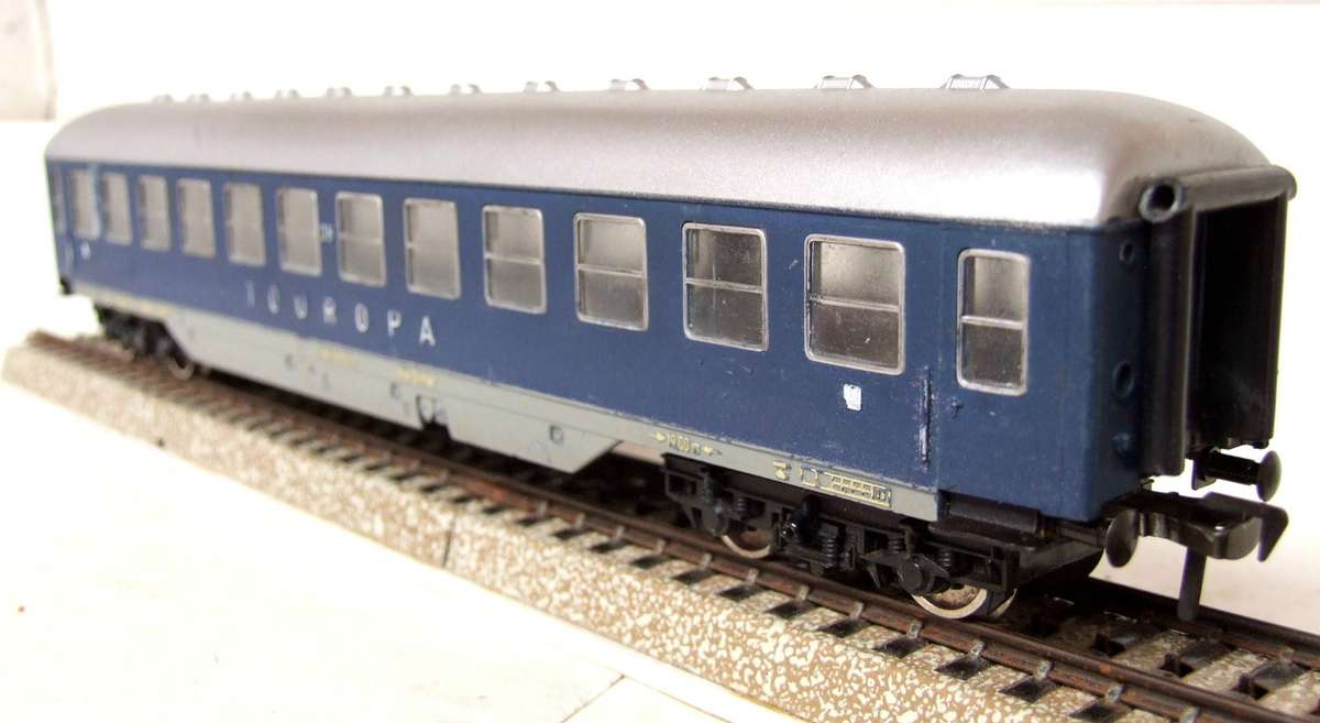 FLEISCHMANN HO: Vintage `DB TOROPA" 1st Class Passenger Coach in Fair un-boxed condition (Germany)
