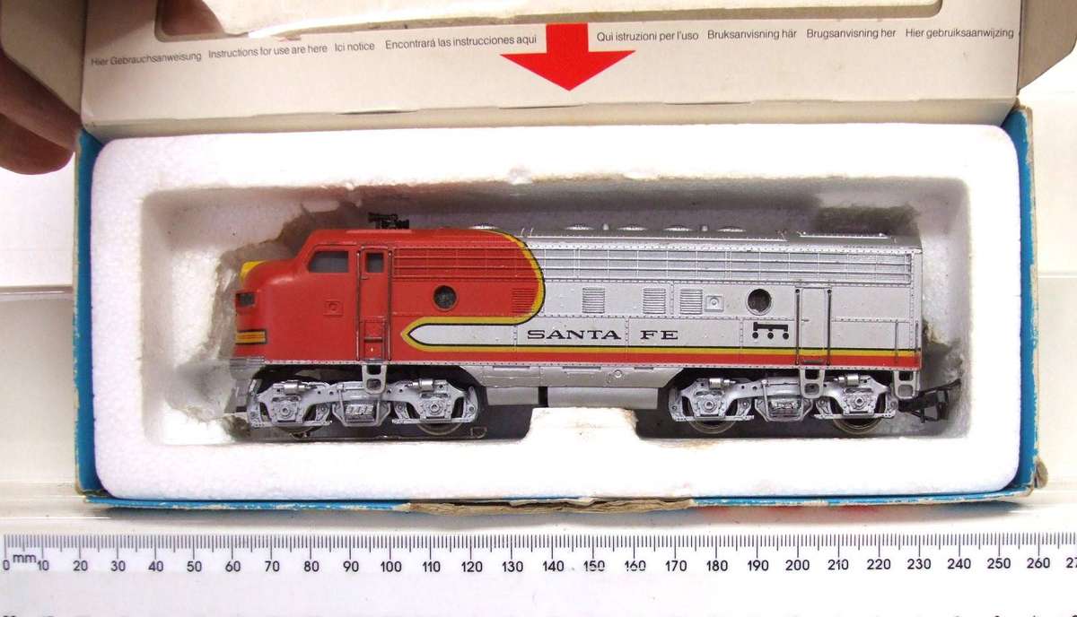 MARKLIN HO: Vintage "Santa Fe" EMD F7-A Diesel Locomotive in Good Boxed condition (Germany)