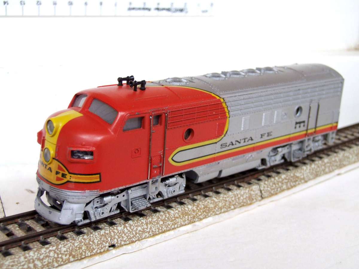 MARKLIN HO: Vintage "Santa Fe" EMD F7-A Diesel Locomotive in Good Boxed condition (Germany)