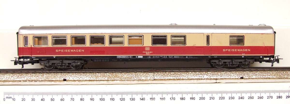 MARKLIN HO: Vintage `DB` 1st Class Speisewagen in Good un-boxed condition (Germany)