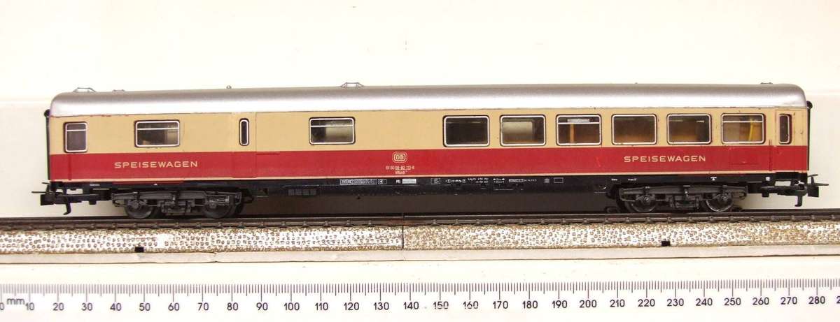 MARKLIN HO: Vintage `DB` 1st Class Speisewagen in Good un-boxed condition (Germany)