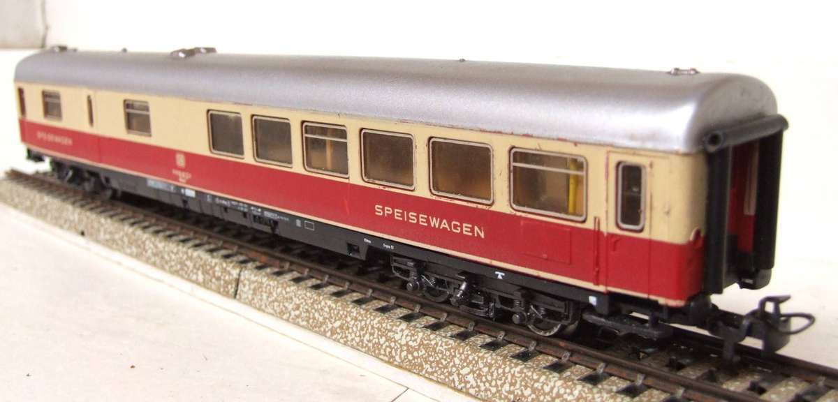 MARKLIN HO: Vintage `DB` 1st Class Speisewagen in Good un-boxed condition (Germany)