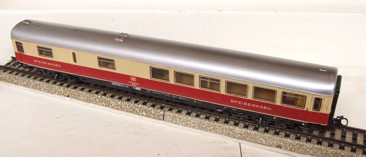 MARKLIN HO: Vintage `DB` 1st Class Speisewagen in Good un-boxed condition (Germany)