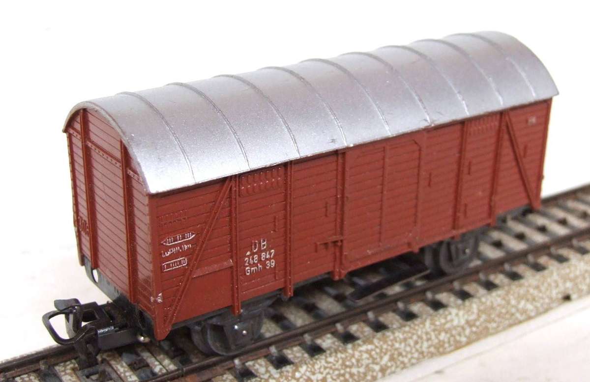 MARKLIN HO: Vintage DB Closed Freight Car in Fair Un-boxed, Used condition (W/GR)