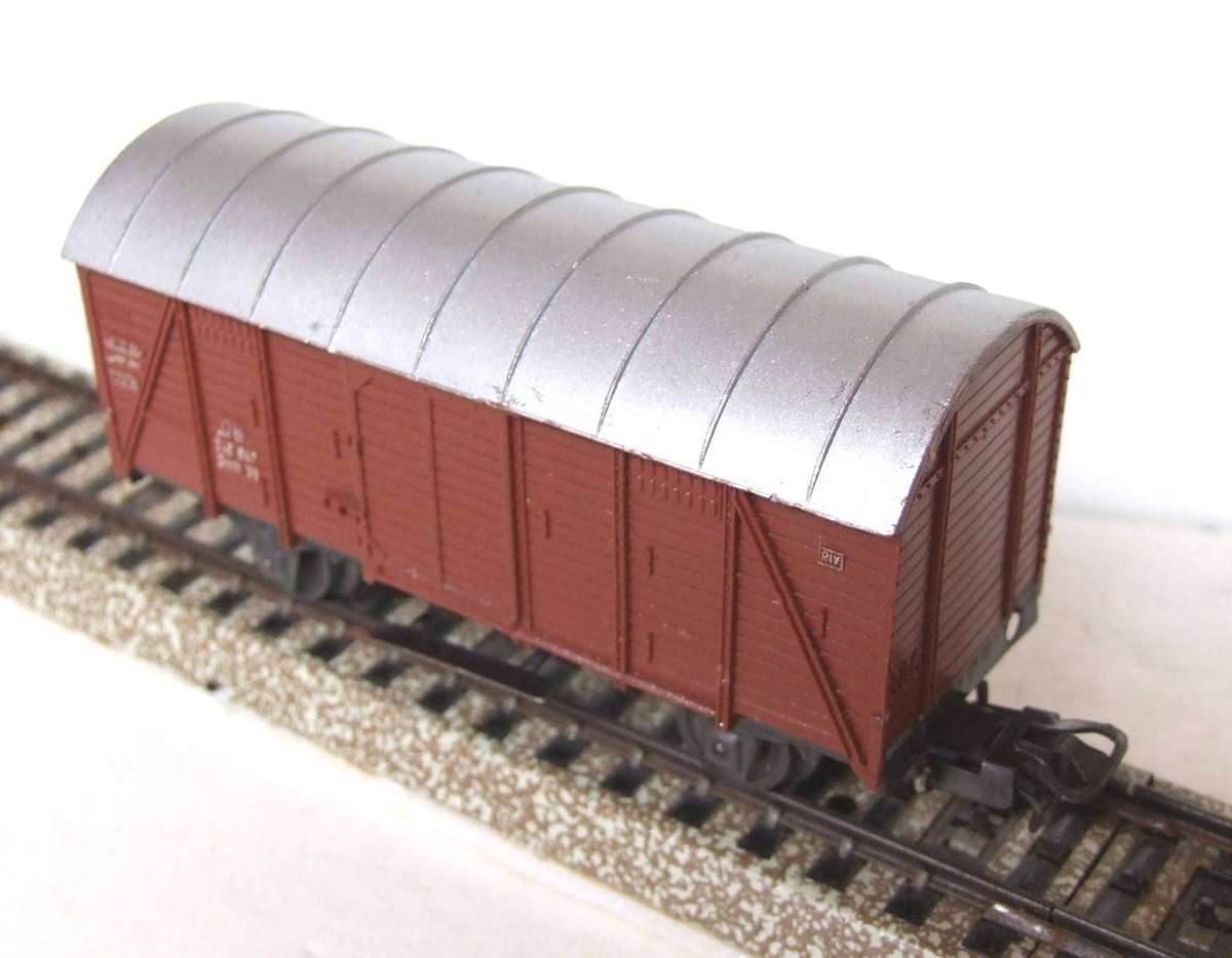 MARKLIN HO: Vintage DB Closed Freight Car in Fair Un-boxed, Used condition (W/GR)