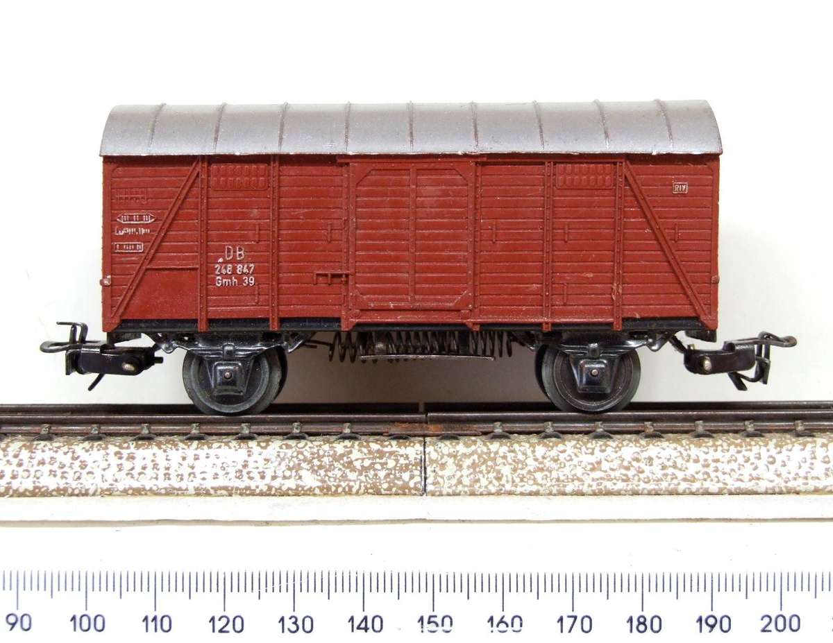 MARKLIN HO: Vintage DB Closed Freight Car in Fair Un-boxed, Used condition (W/GR)